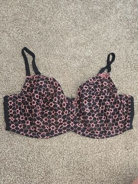 Shapely Figures Black and Pink Lace Underwire Bra Size 44DD